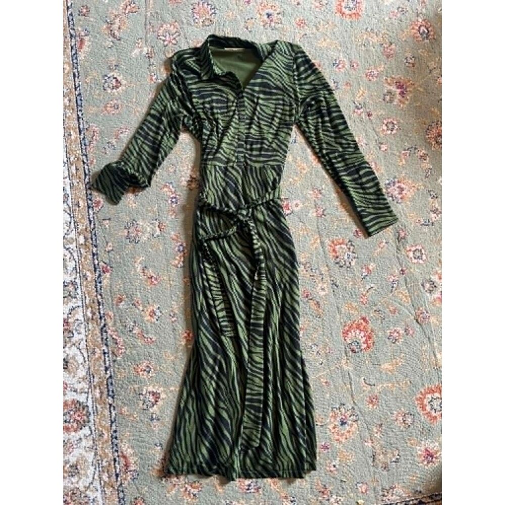 Boden Laura Jersey Midi Shirt Dress in Striking Green & Black Animal Stripe, 10L - Picture 2 of 5